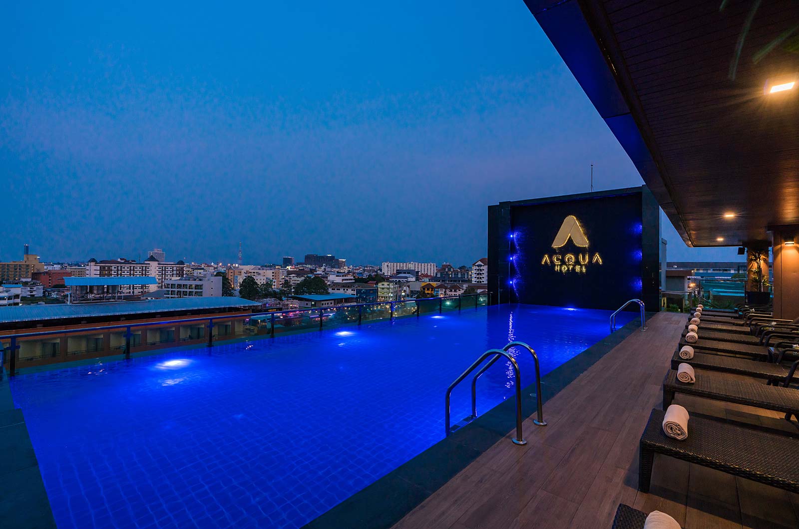 Rooftop swimming pool and bar