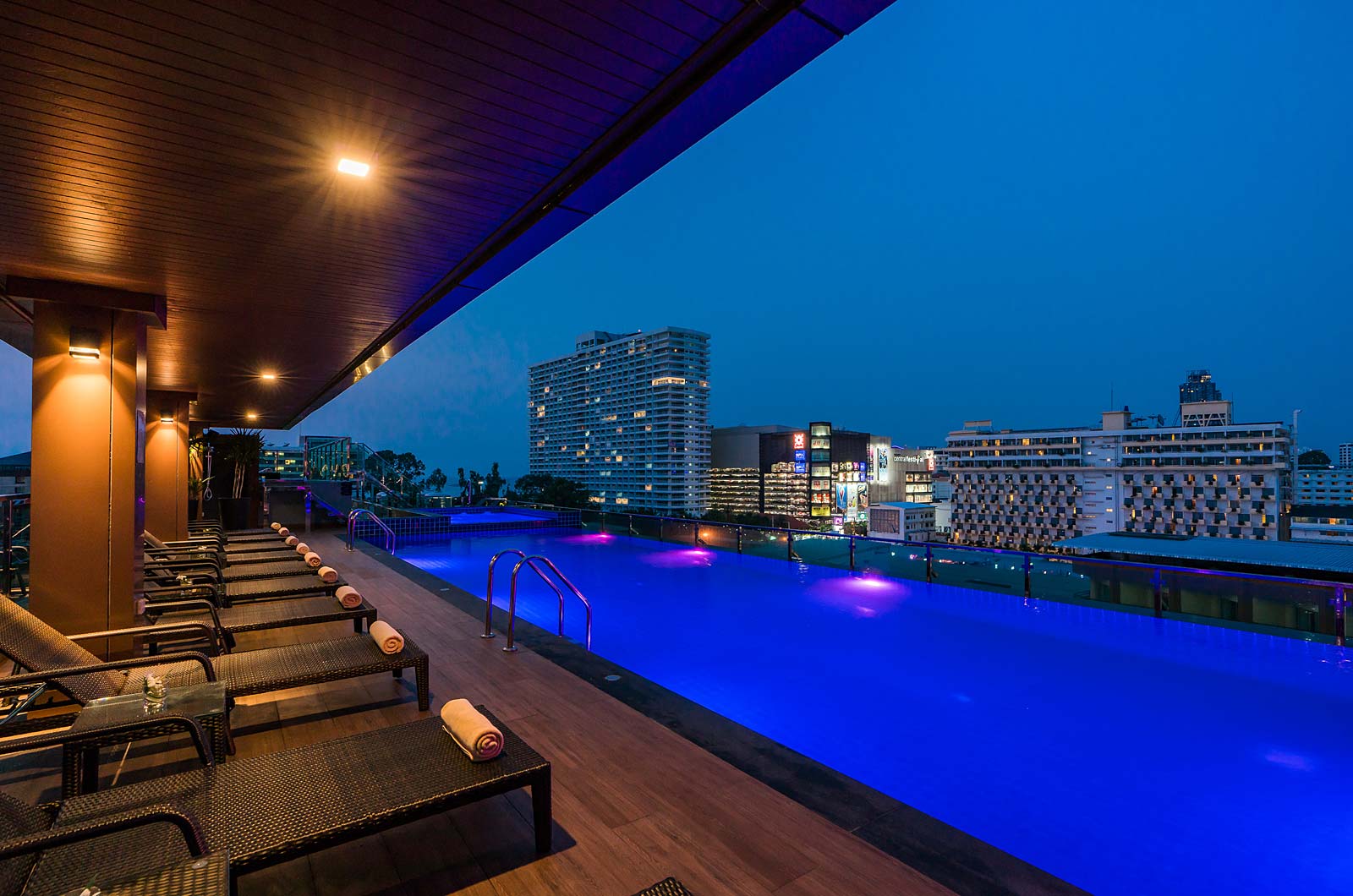 Rooftop swimming pool and bar