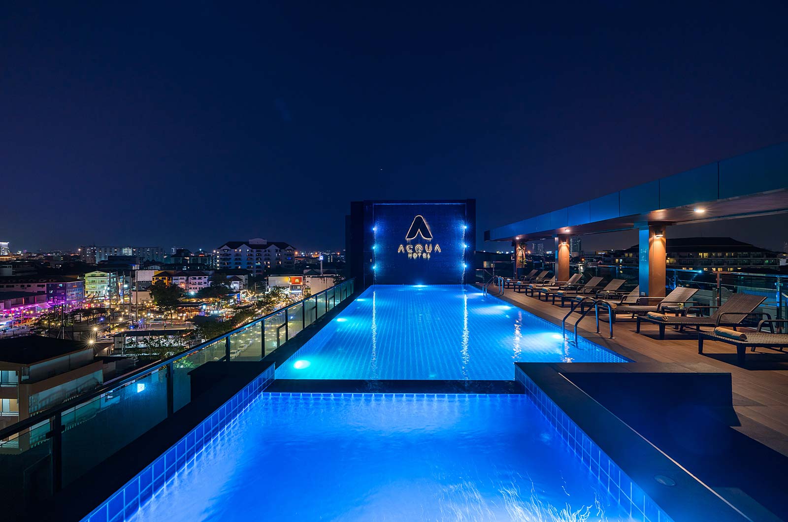 Rooftop swimming pool and bar